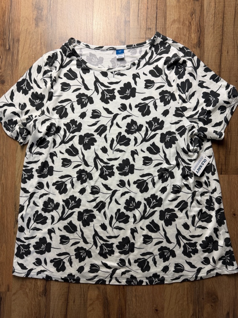 ❗️NWT❗️Women’s Old Navy Luxe Black & White Floral Short Sleeve Top Size Medium